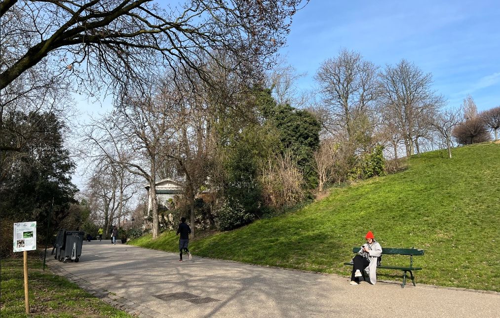 Corps retrouvé aux Buttes-Chaumont : « C’est digne d’un film d’horreur » pour les promeneurs de retour au parc