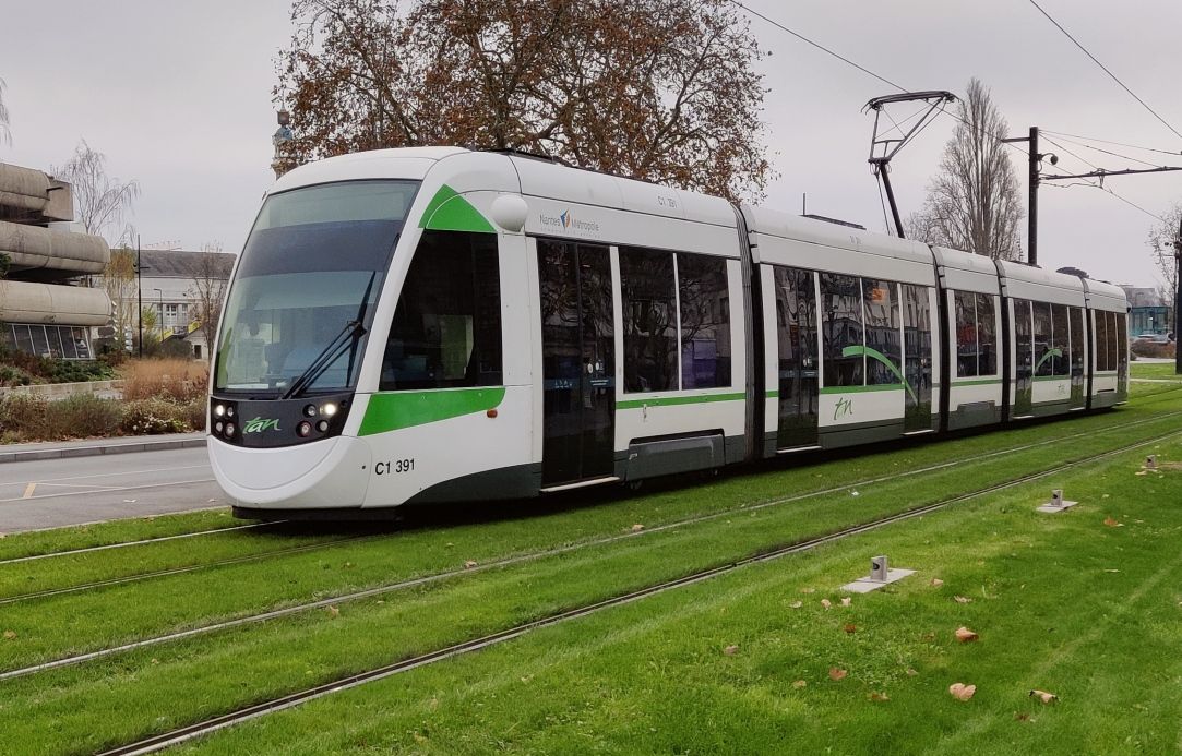Nantes : Un homme retrouvé inanimé et gravement blessé sur une voie de tram