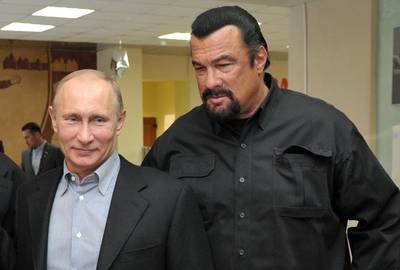 Poutine remet “l’Ordre de l’Amitié” à l’acteur américain Steven Seagal