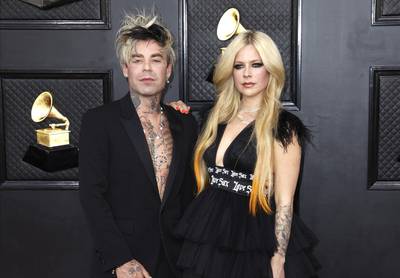 Avril Lavigne rompt ses fiançailles: elle aurait retrouvé l’amour dans les bras d’un célèbre rappeur