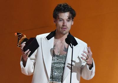 Le discours de Harry Styles après sa victoire aux Grammys ne passe pas: “Ferme-la, Harry”