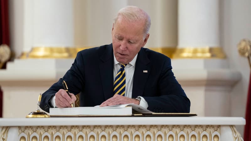 “Slava Ukraini!”: le mot laissé par Biden à Zelensky lors de sa visite surprise en Ukraine