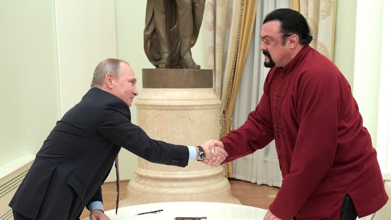 Vladimir Poutine a décoré l’acteur américain Steven Seagal