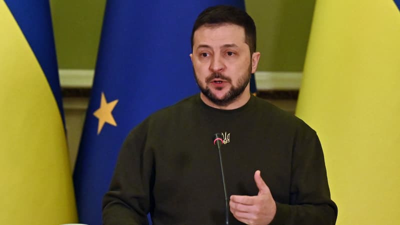 Guerre en Ukraine: Zelensky reconnaît que la situation “se complique” sur le front pour ses troupes