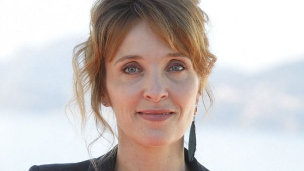 Alix Poisson est-elle en couple ?