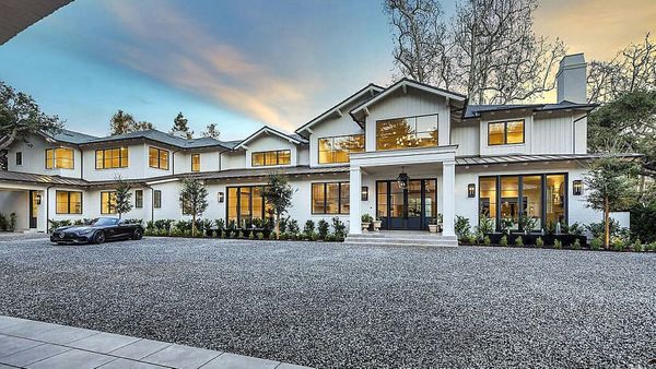 Ben Affleck et Jennifer Lopez : 7 chambres, 13 salles de bain… Voici leur maison à 32 millions d’euros (Photos)