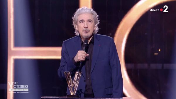 "C’est la dernière fois que…" : très affaibli, Serge Lama fait ses adieux aux Victoires de la musique 2023
