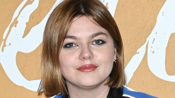 "C’est hyper douloureux !" : Louane lève le voile sur ces critiques particulièrement difficiles à encaisser 