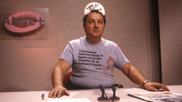 "Drogué, divorcé, il pouvait être méchant" : Robert Charlebois balance sur Coluche et sa face méconnue