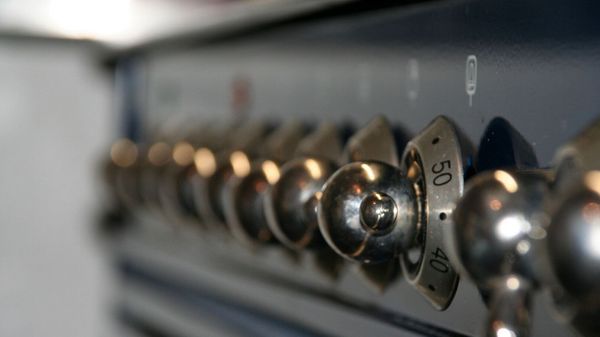 Elle poignarde sa petite-fille avant de la faire cuire au four