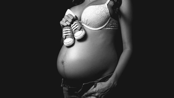 Enceinte, elle apprend une nouvelle stupéfiante et doit revoir toute la garde-robe de son bébé hors normes