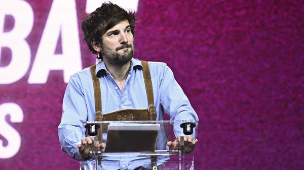 "Hugo Clément son documentaire c’est de la me***" : Gaspard Proust en roue libre sur France Inter