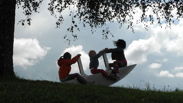 Ils laissent leurs trois enfants pour aller faire des courses, le plus jeune n’y survivra pas