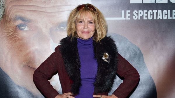 "Je ne suis pas si libre que ça" : Clémentine Célarié se confie sur sa vie sentimentale après avoir vaincu son cancer