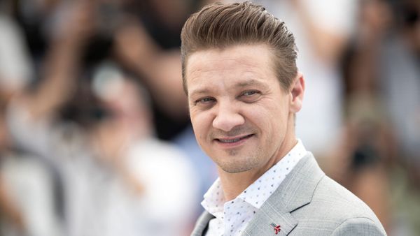 Jeremy Renner gravement blessé : six semaines après son accident, quel est son état de santé ? 