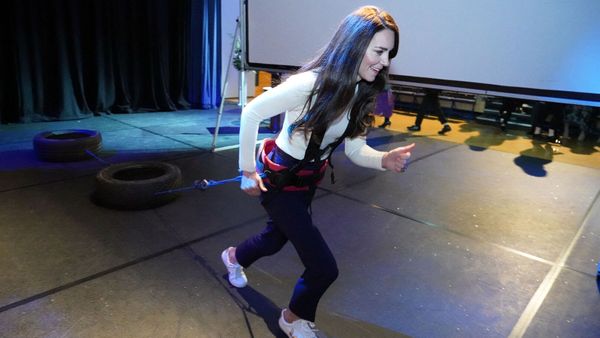 Kate Middleton surprend : elle tombe la veste (très bon marché) et se lâche lors d’une séquence étonnante