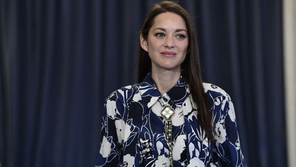 Marion Cotillard : bonnet, écharpe et doudoune… Sa discrète apparition lors d’une soirée prestigieuse