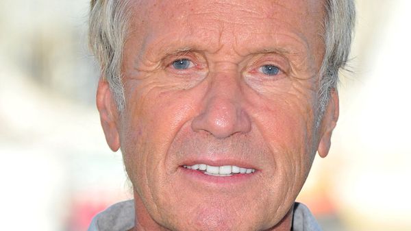 "Mon père a passé 30 ans à me dire que…" : ces mots d’Yves Rénier à sa fille Lola qui l’ont brisée