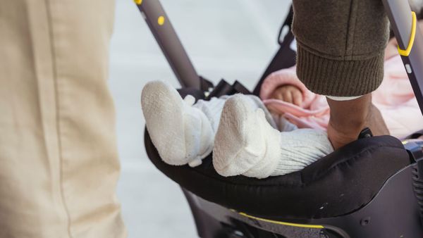 N’ayant pas de billet d’avion pour leur bébé,  ils font un choix hallucinant