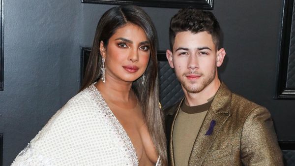 Priyanka Chopra et Nick Jonas dévoilent le visage de leur fille d’un an lors d’une apparition à Hollywood