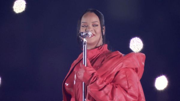 Rihanna : ce bijou porté lors du show du Super Bowl qui fait couler beaucoup d’encre