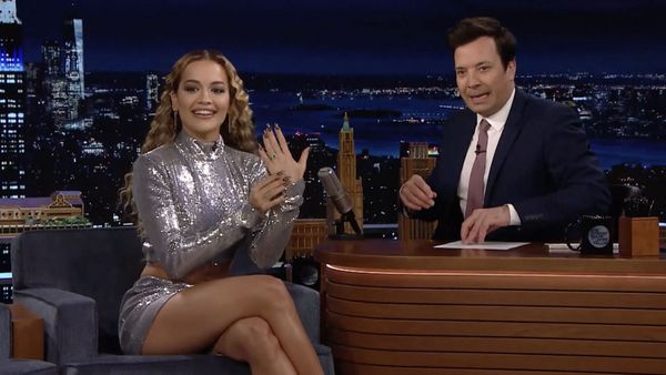 Rita Ora mariée : elle dévoile une impressionnante bague émeraude à son doigt