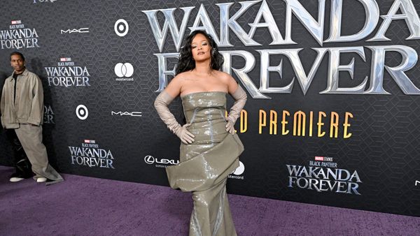 Surprise ! Rihanna enceinte de son deuxième enfant, elle dévoile son baby bump au Super Bowl