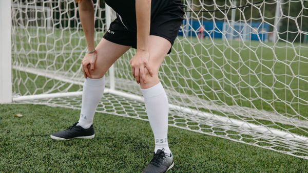 Un gardien de but arrête un penalty, il ne s’en relèvera pas