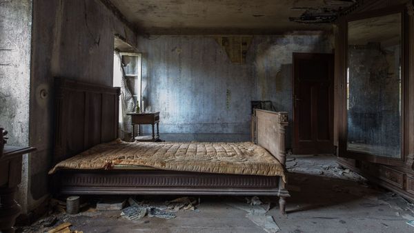 Vêtue de latex, pieds et poings liés… Une Américaine séquestrée dans une cave parvient à s’enfuir