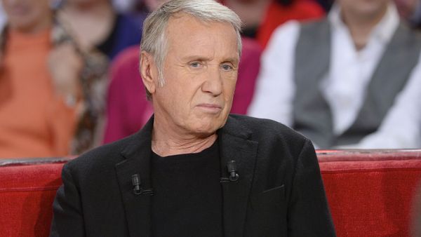  Yves Rénier : sa fille Lola révèle l’existence de Kristophy, sa soeur cachée et son "héroïne" 