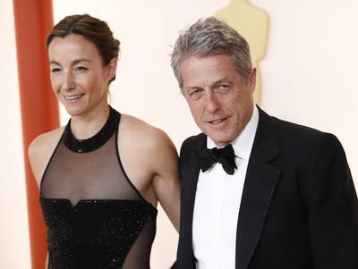L’interview malaisante de Hugh Grant sur le tapis rouge des Oscars: “Il aurait dû rester chez lui”
