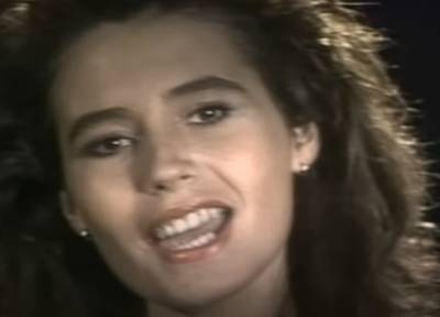 La chanteuse Emmanuelle, interprète du générique de “Premiers baisers”, est décédée à 59 ans