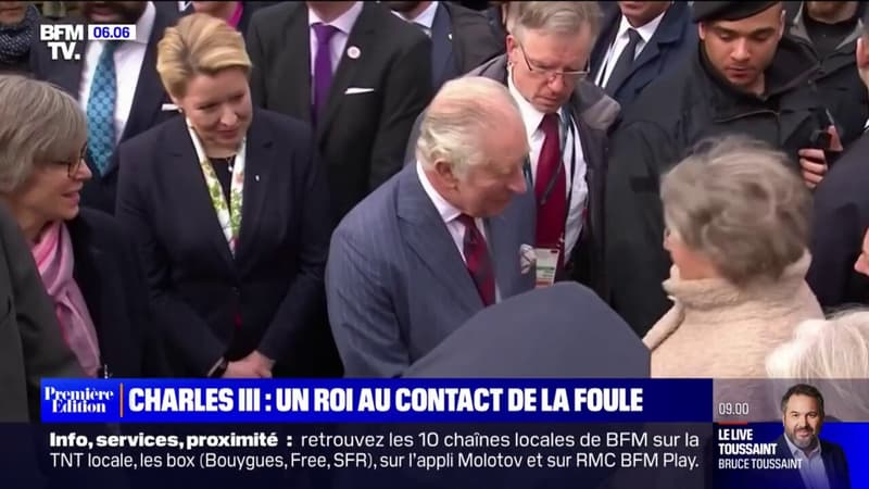 Charles III, un roi au contact de la foule lors de sa visite en Allemagne, loin du style de sa mère Élizabeth II
