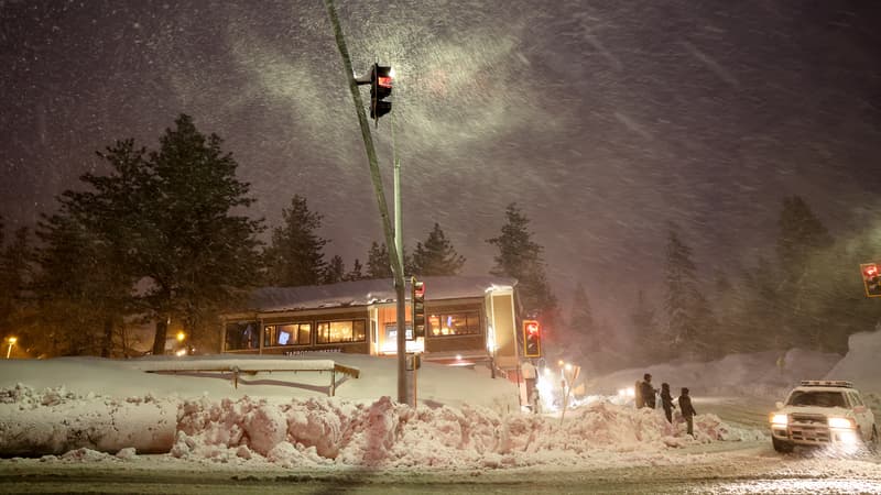 Californie: pris au piège dans sa voiture, il survit 6 jours en mangeant de la neige et des croissants
