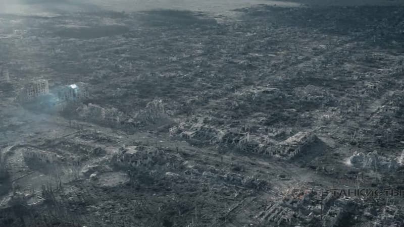 “Une apocalypse”: dans le Donbass, les images des villes de Bakhmout et Marïnka réduites en cendres
