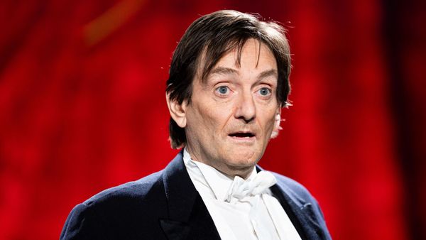 Coup de théâtre dans l’affaire Pierre Palmade : la mise en détention provisoire de l’humoriste brusquement levée