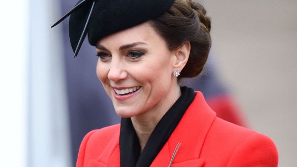 Kate Middleton : stoïque en plein séisme pour Harry et Meghan, elle brille en long manteau et chapeau sophistiqué