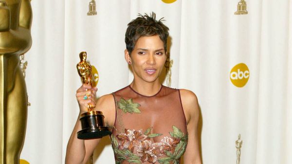 L’histoire derrière le look. Halle Berry : pourquoi la star a marqué l’histoire des Oscars avec cette tenue ?