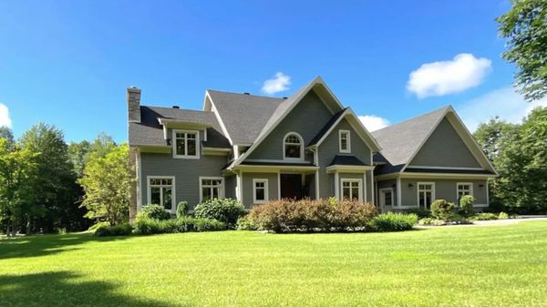 Lara Fabian : découvrez l’intérieur de la somptueuse villa qu’elle a eu toutes les peines du monde à vendre (Photos)