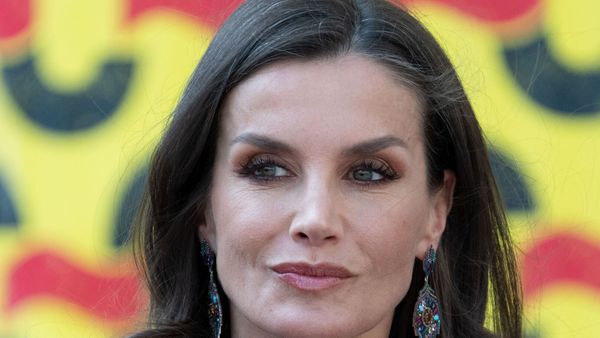 Letizia d’Espagne radieuse en robe lilas : la demande très spécifique de la reine sur ce modèle iconique