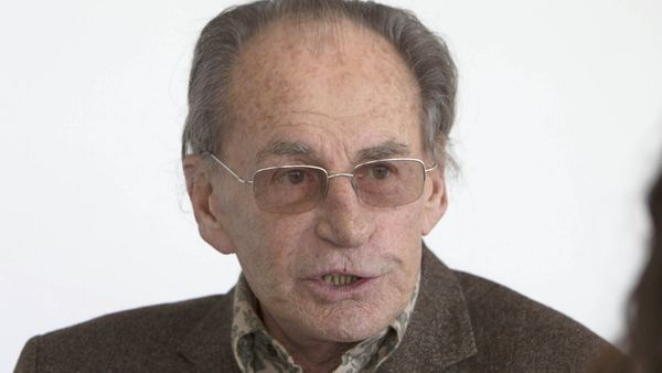 Nicolas Sarkozy en deuil : Carla Bruni annonce la mort de son père Pal