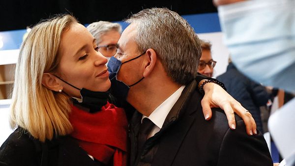 Xavier Bertrand à nouveau papa : sa femme Vanessa Williot dévoile son baby bump