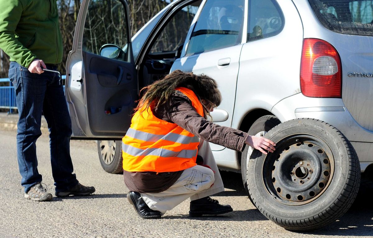 Nord : Il surprend deux hommes affairés à lui voler ses quatre roues de voiture
