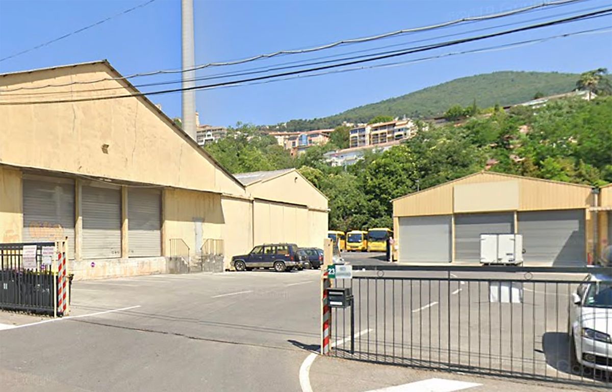 Grasse : En pleine nuit, ivre, il vole un bus sous la menace d’une arme et tente d’échapper à la police