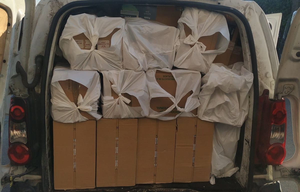 Narbonne : 680 cartouches de cigarettes et plus de 200 kg de tabac retrouvés dans un utilitaire