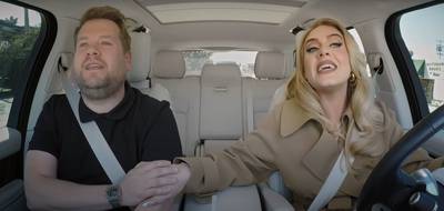 Ému, James Corden fait ses adieux au “Carpool Karaoke” en compagnie d’Adele