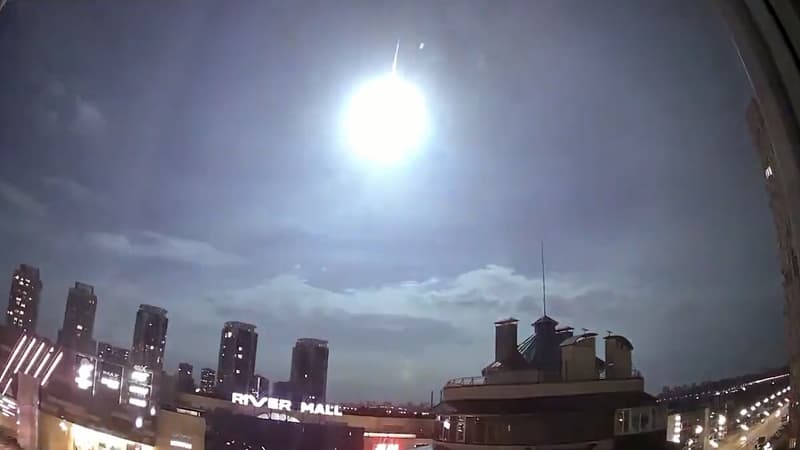 Mystère autour d’un flash lumineux dans le ciel de Kiev, la piste du satellite de la Nasa écartée