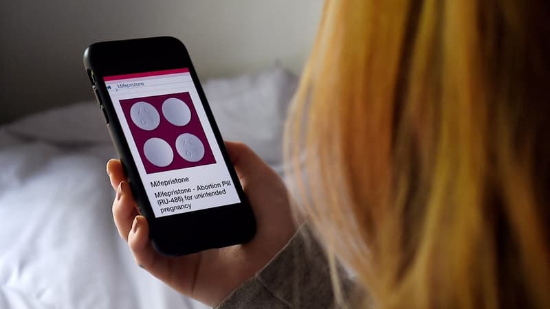 États-Unis: un juge fédéral suspend la pilule abortive dans tout le pays