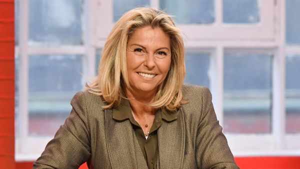 Caroline Margeridon : cette relation secrète que sa mère a entretenue avec Johnny Hallyday