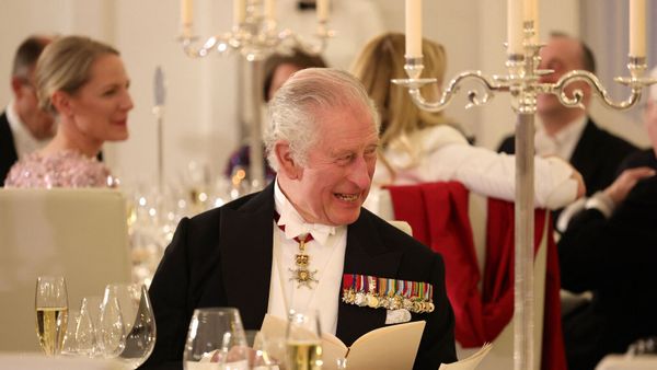 Couronnement de Charles III : cet octogénaire naturiste qui va tout donner, dont ses “joyaux”, pour l’occasion